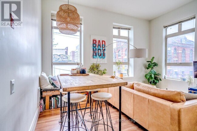 Photo - 108 Dovercourt Rd