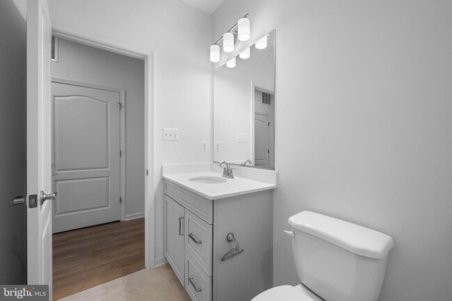 Photo - 8263 Longford Rd