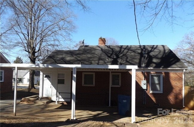 Photo - 1024 8th St NE