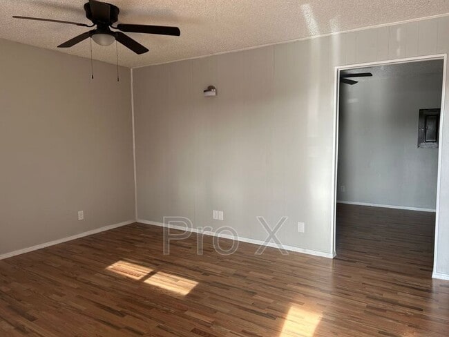 Photo - 1045 S Happy Hollow Rd Unidad #3