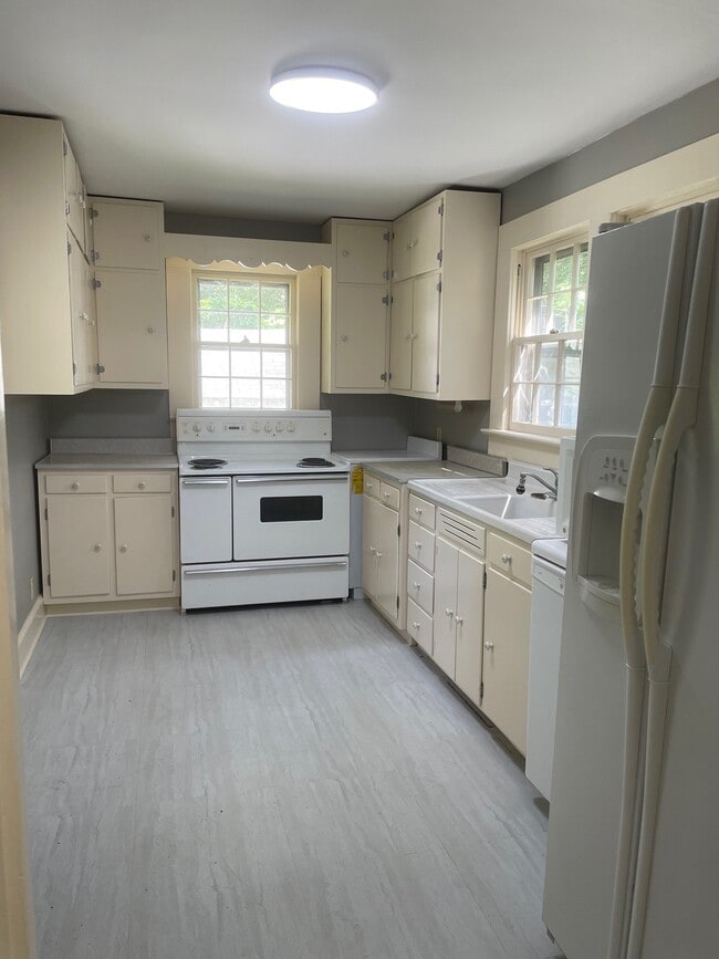 Photo - 930 Dixie Ave