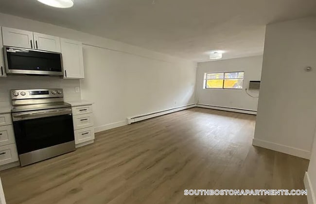 Building Photo - 741 E 6th St Unit 22