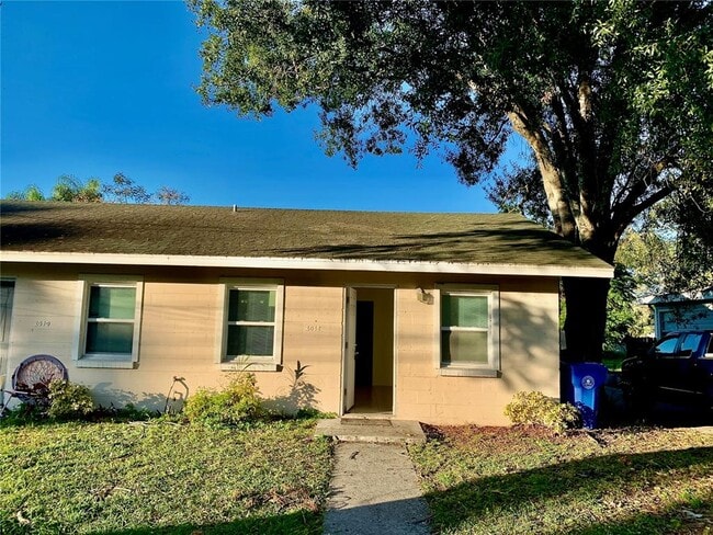 Building Photo - 2038 19th Ave W