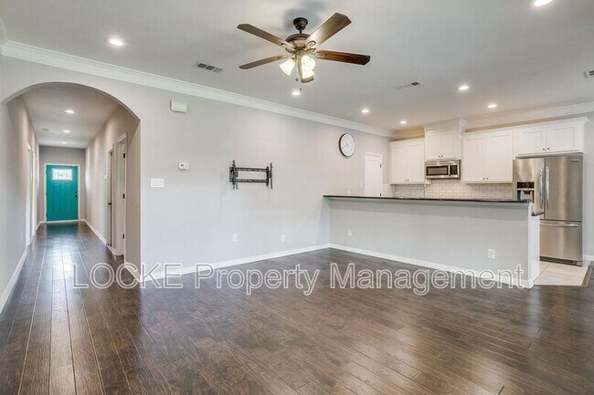 Photo - 5100 Curzon Ave