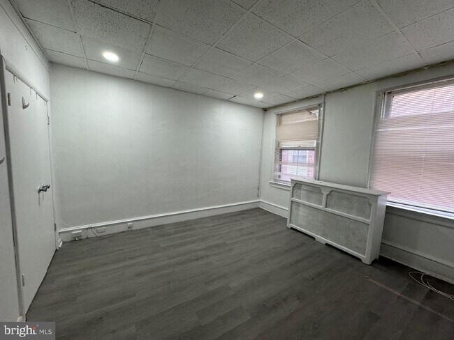 Photo - 623 N 64th St