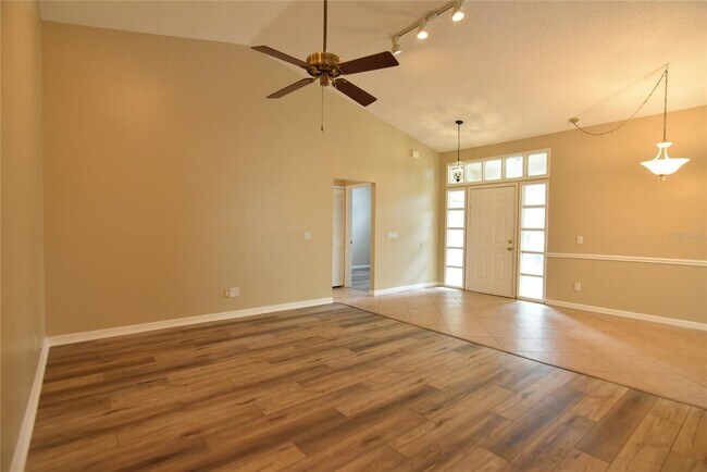 Photo - 1099 McKinnon Ave