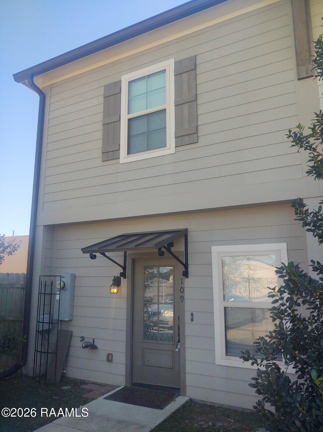 Building Photo - 109 Ella St