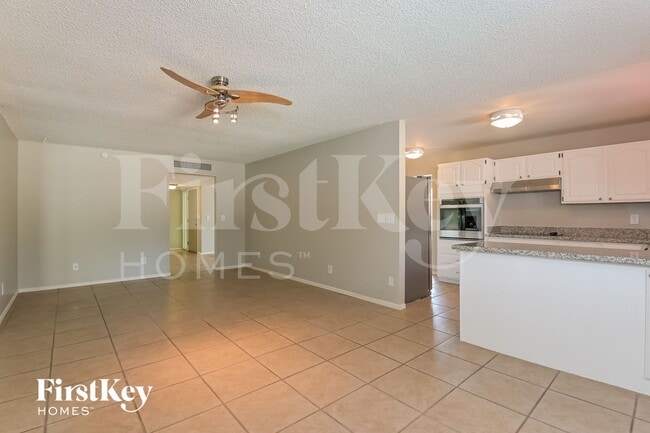 Photo - 680 N Mann Ave