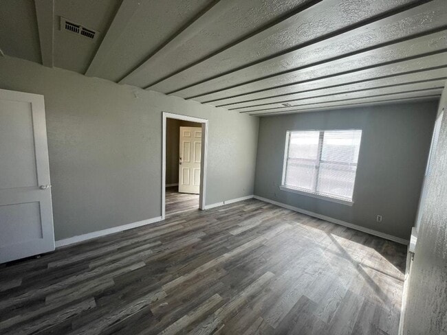 Photo - 1 Bedroom 1 Bathroom Duplex For Lease Now!