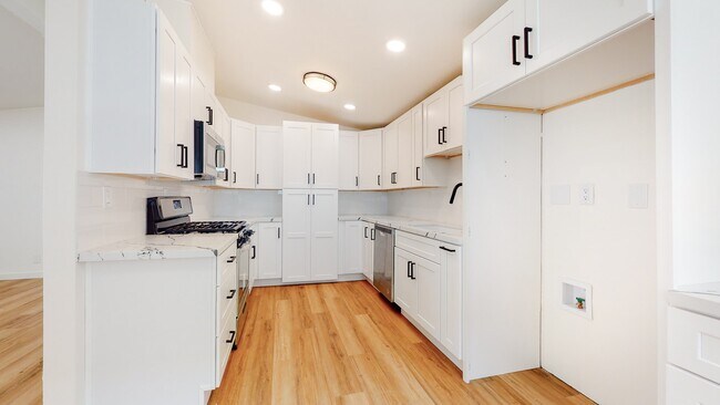Photo - 3036 Coolidge Ave Unidad 61