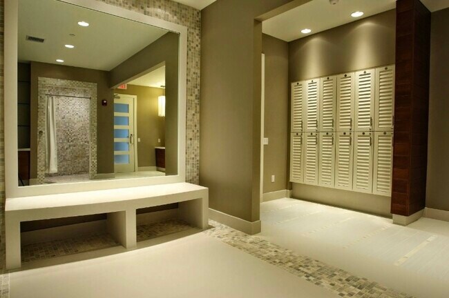 Photo - 231 Riverside Dr Unidad 1504-1