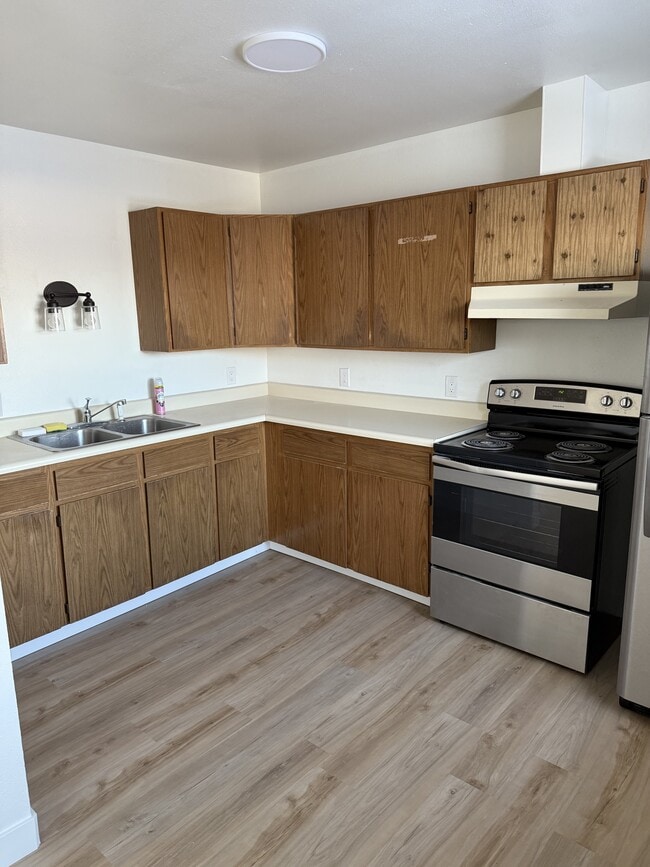 Building Photo - 3712 Swenson Ave Unit 7