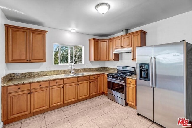 Building Photo - 5319 1/2 Normandie Avenue Unit Rental