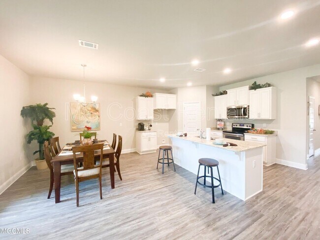 Photo - 5504 Leeds Ln