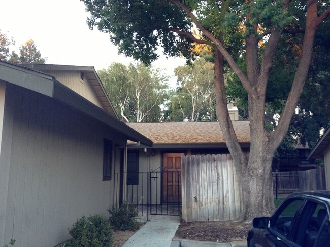 Building Photo - Wonderful secluded location in West Davis. Unit 9 Rental