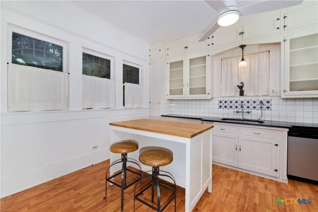 Photo - 620 Rogers St