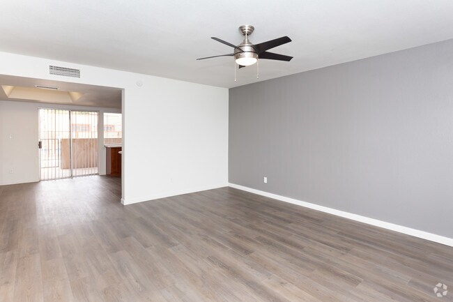 Photo - Camelback Gardens