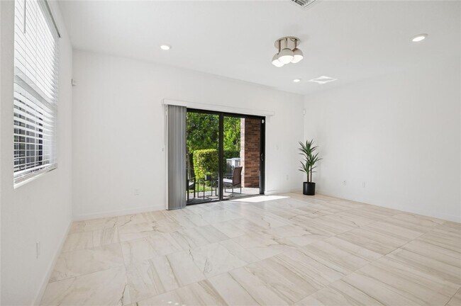 Photo - 180 SE 5th Ct