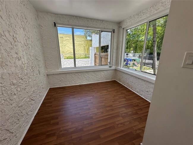 Photo - 267 NW 33rd St