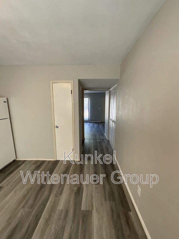 Photo - 201 W Wesley Dr