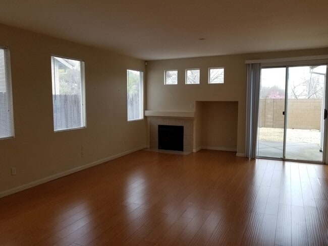 Photo - VERY CUTE 3BD/2BTH SINGLE FAMILY IN NORTH LINCOLN