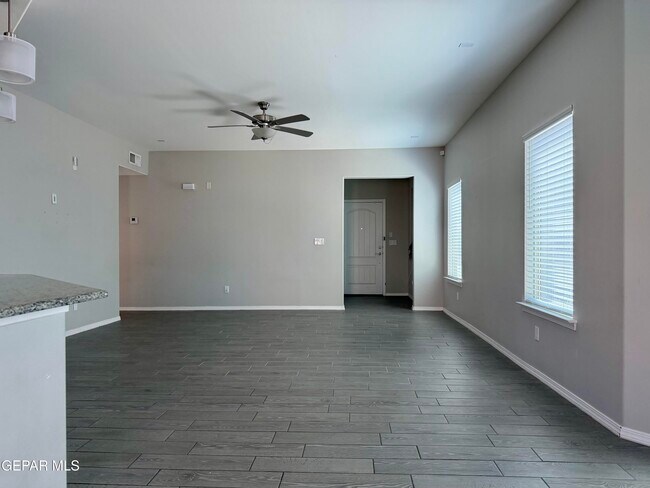 909 Malven Pl