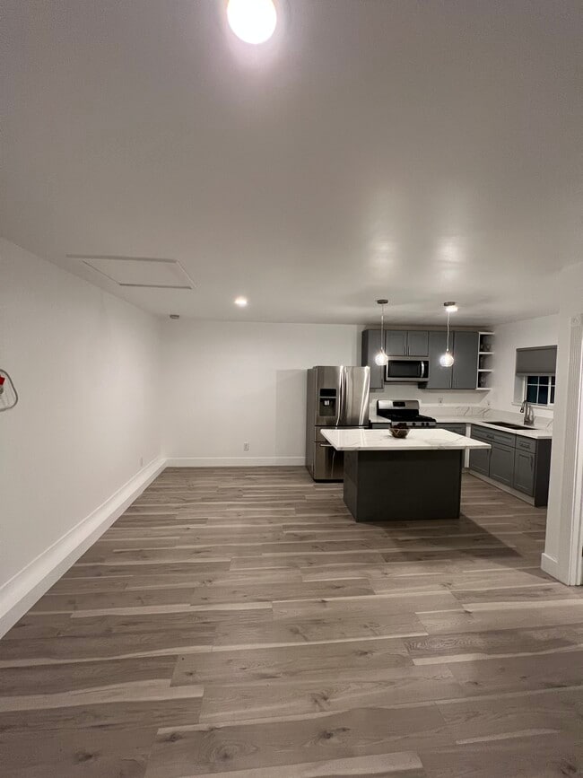 Photo - 413 N Macneil St Unidad Studio