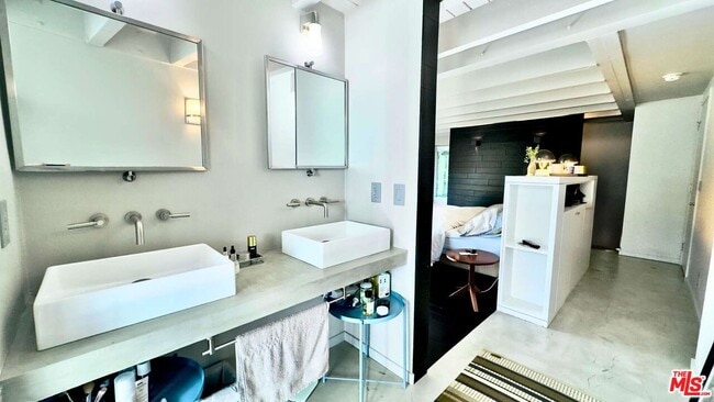 Photo - 19562 Cave Way