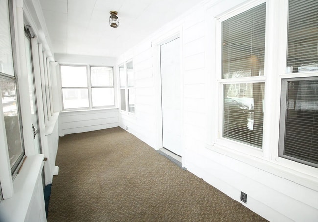 Photo - Spacious updated 4 bed 2 bath home in the heart of Rock Island!