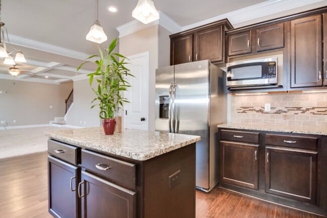 Photo - 260 Wentworth Pl