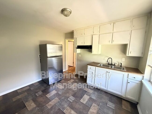 Photo - 737 47th St N
