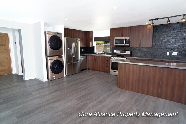 Photo - 20422 Schoenborn St