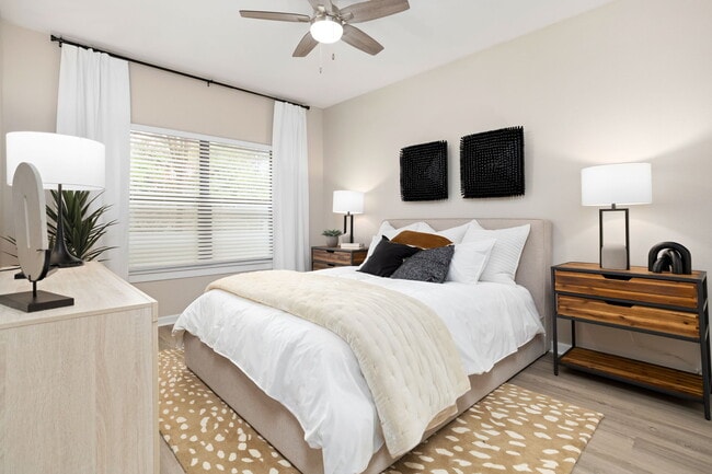 Building Photo - Niche