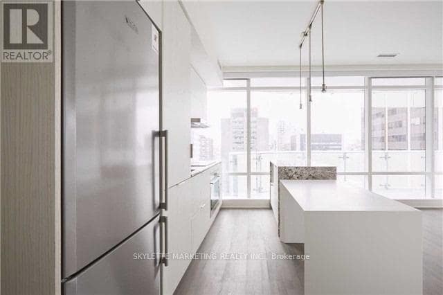 Photo - 1 Bloor St E Unit 3710
