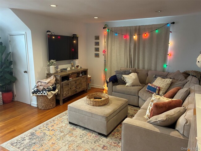 Photo - 375 W Fulton St