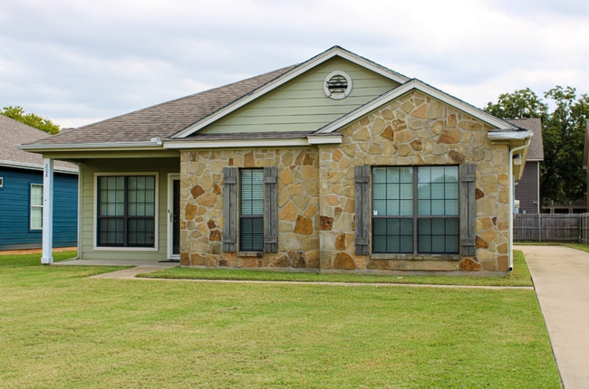 Photo - 208 Garden Dr House