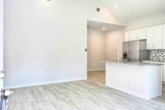 Building Photo - 9812 Arbor Oak