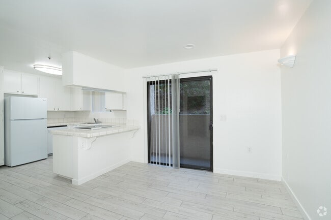 1BD, 1BA - 540SF - Kitchen
