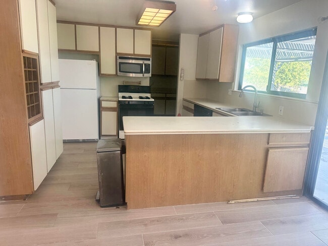 Photo - 43548 Virginia Ave