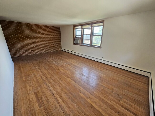 Photo - Charming Two Bedroom / 1.5 Bath Unit 2727-2N