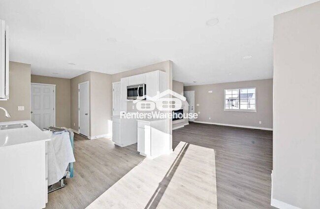 Photo - 104 E Sycamore St