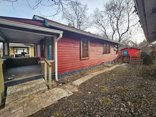 Photo - 2523 E 18th St