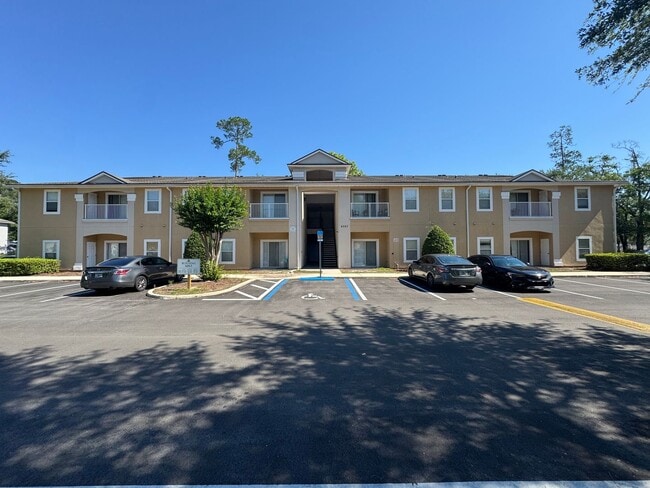 Building Photo - Nature's Hideaway 3BR Condo Available for Now! Unit 110