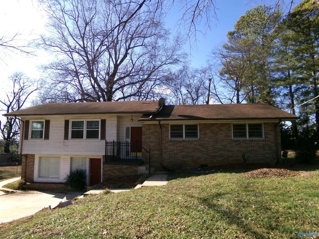Building Photo - 711 Killarney Dr NW Rental