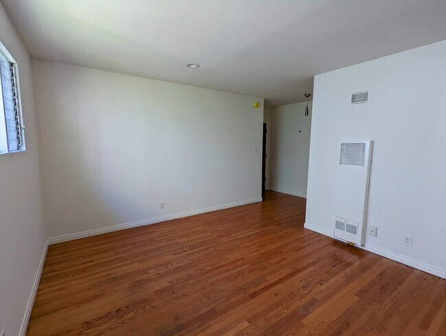 Photo - 1331 N Poinsettia Pl Unidad 8