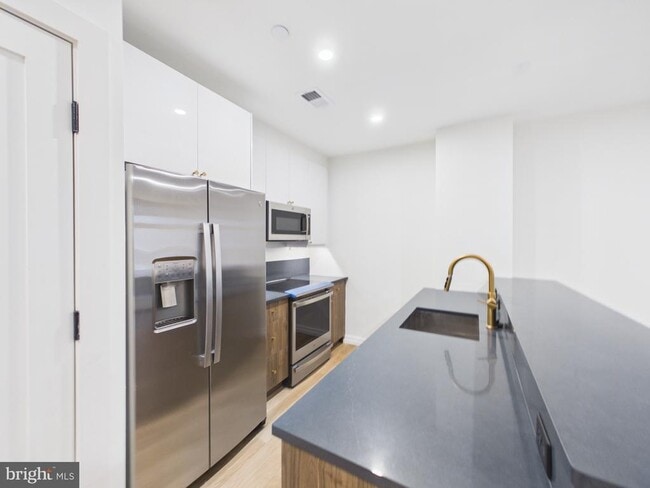 Photo - 1128 Walnut St Unit 206
