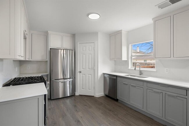 Photo - 2204 Founder Dr