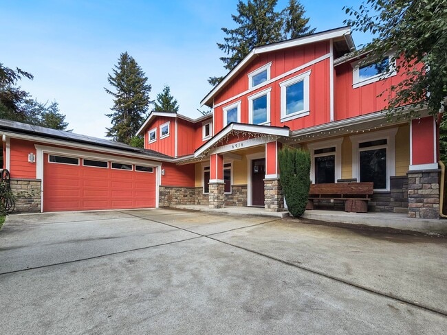 Building Photo - Modern 5-Bedroom Kirkland Home with Solar ...