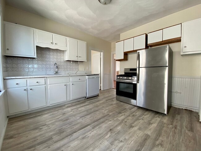 Building Photo - 14 Belknap St Unit 3