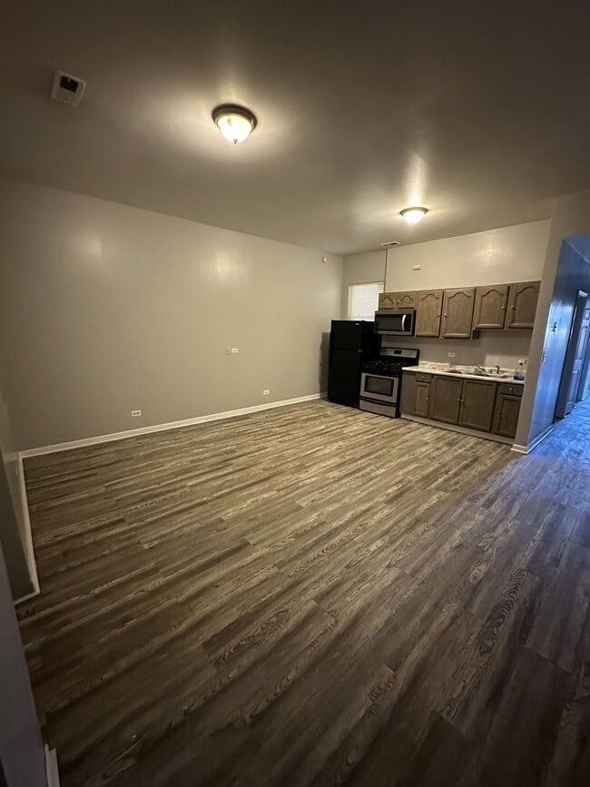 Building Photo - 4254 S Cottage Grove Ave